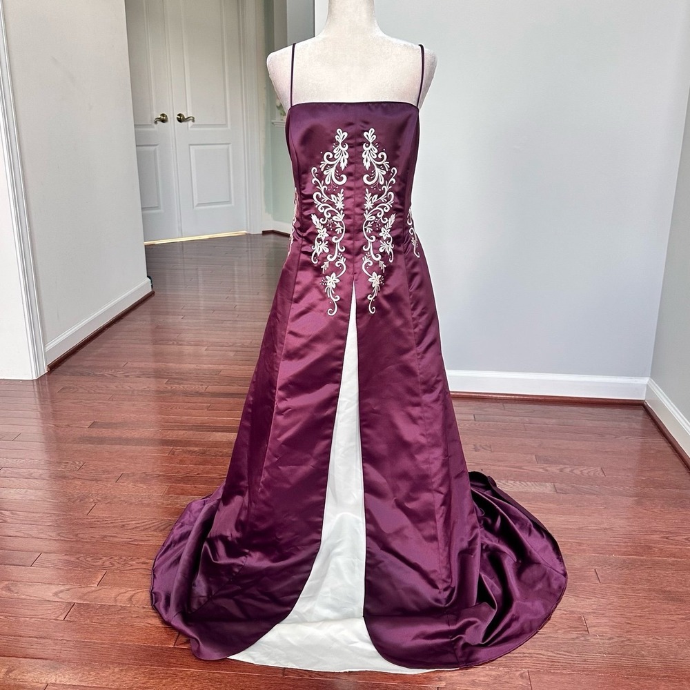 Rebecca Purple White‎ Satin Embroidered Feminine Renaissance Gown Dress 3XL